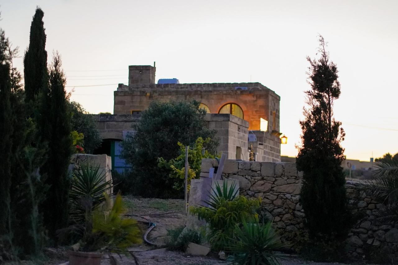 הוילה Kerċem Sant Anton Tal-Qabbieza Farmhouse מראה חיצוני תמונה